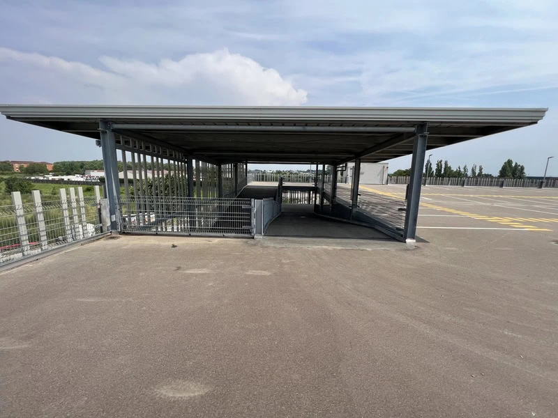 Parking extérieur silo + service navette